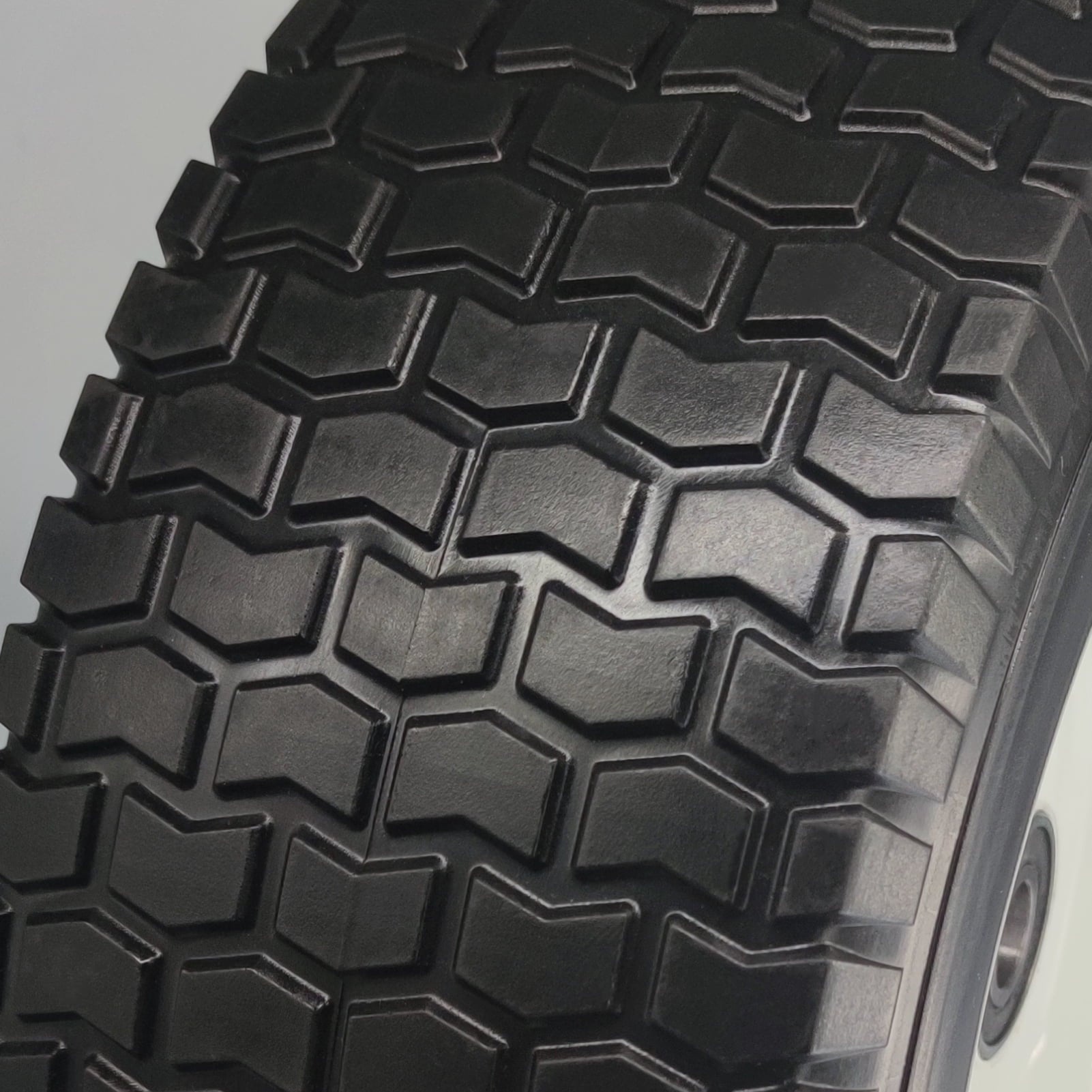 Flat Free Lawn Mower Tires 15x6.00-6 with 3/4 & 5/8 Bearings, 3" Center Hub