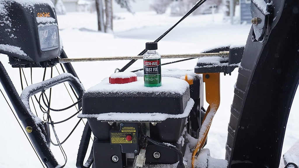 STA-BIL Fast Fix Small Engine Treatment - Cleans Carbs and Injectors - Fixes Rough Running Engines - Eliminates Water - Treats 10 Gallons, 4 fl. oz. 22303, Green