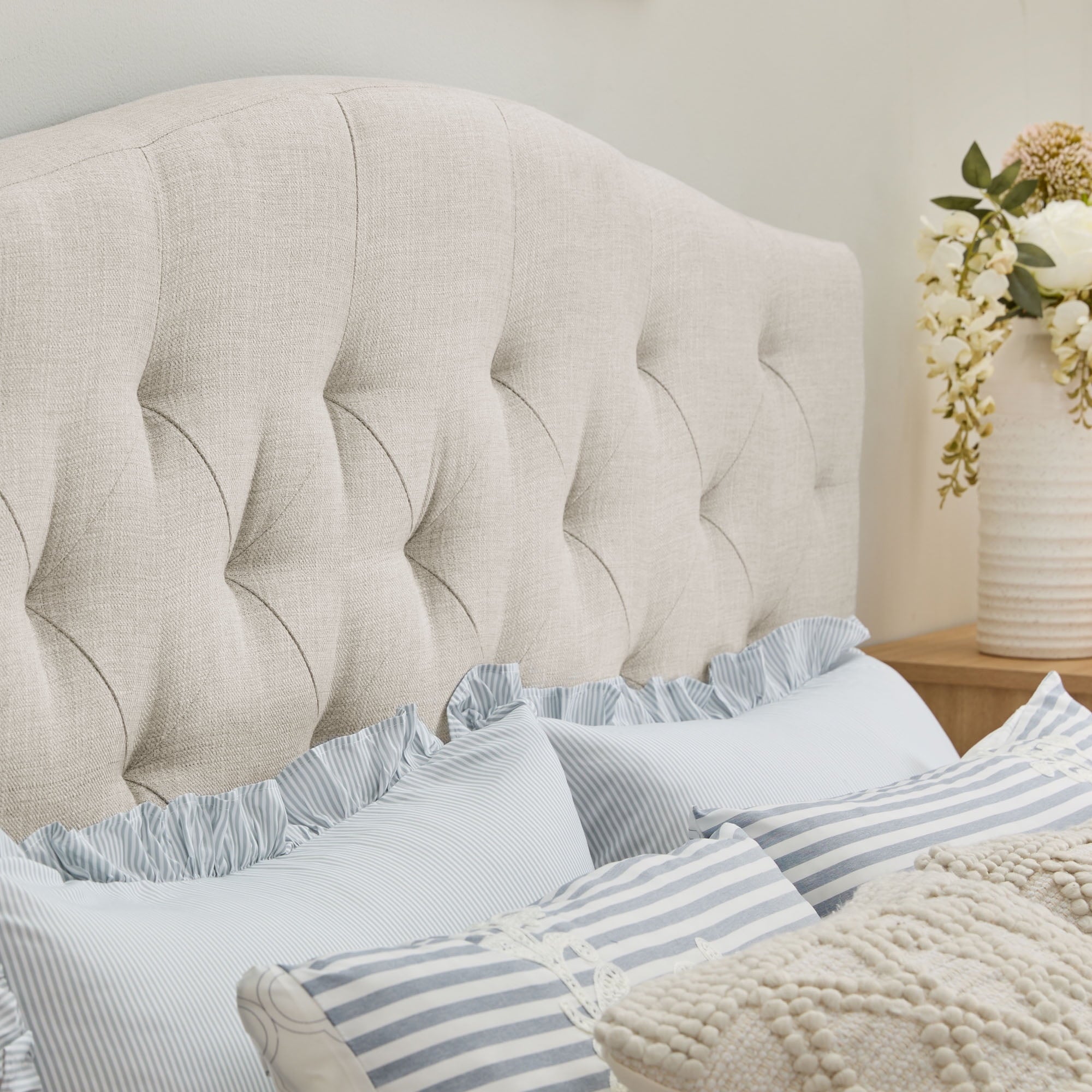 My Texas House Anna Upholstered Diamond Tufted Platform Bed, Queen, Oat