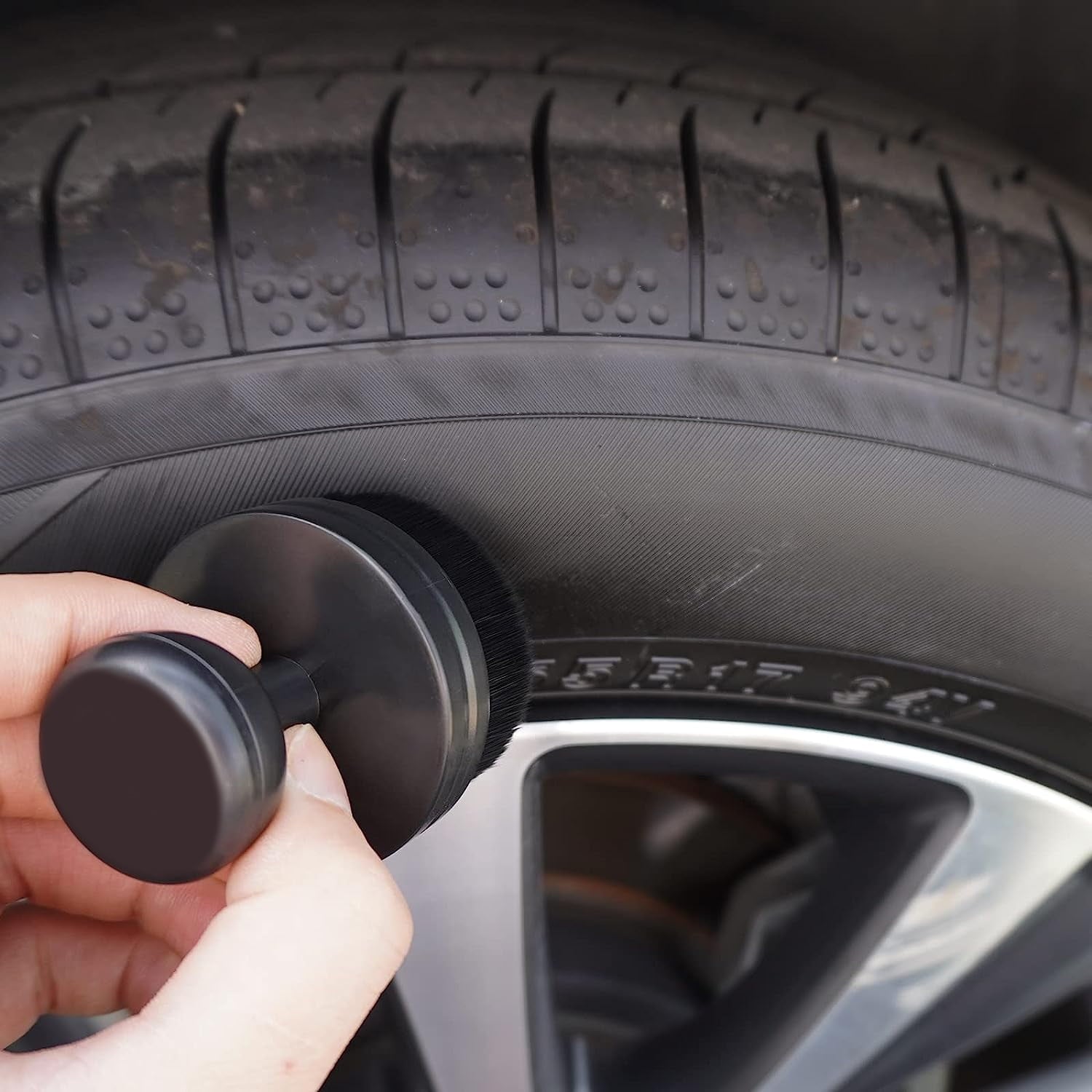 Auto Tire Brush, Seal Design with Cover, High Density Portable Car Brush