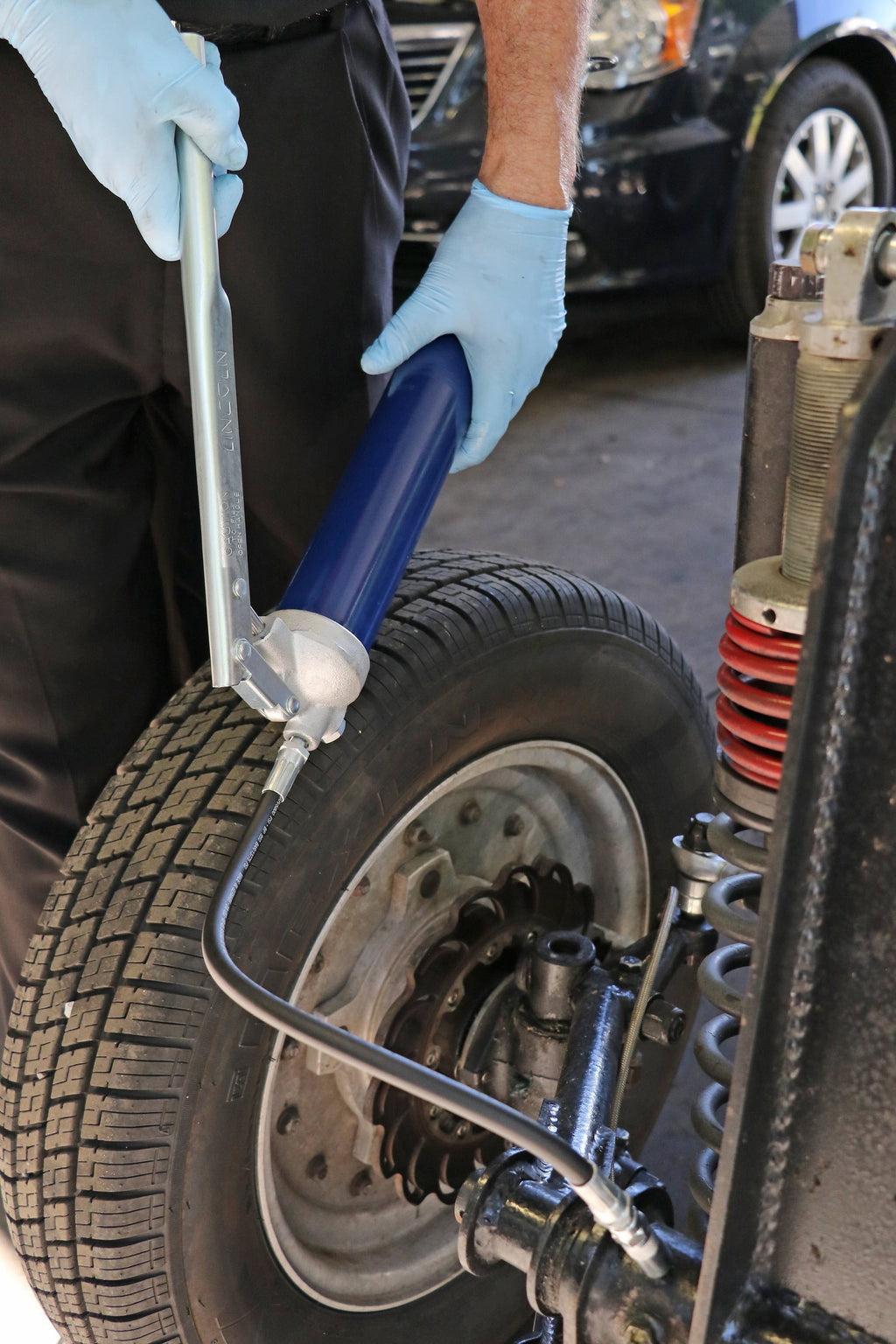 Lincoln Industrial Heavy-Duty Lever-Type Grease Gun w/18" Whip Hose, Blue, 16 Oz. Bulk/14.5 Oz. Cartridge Capacity