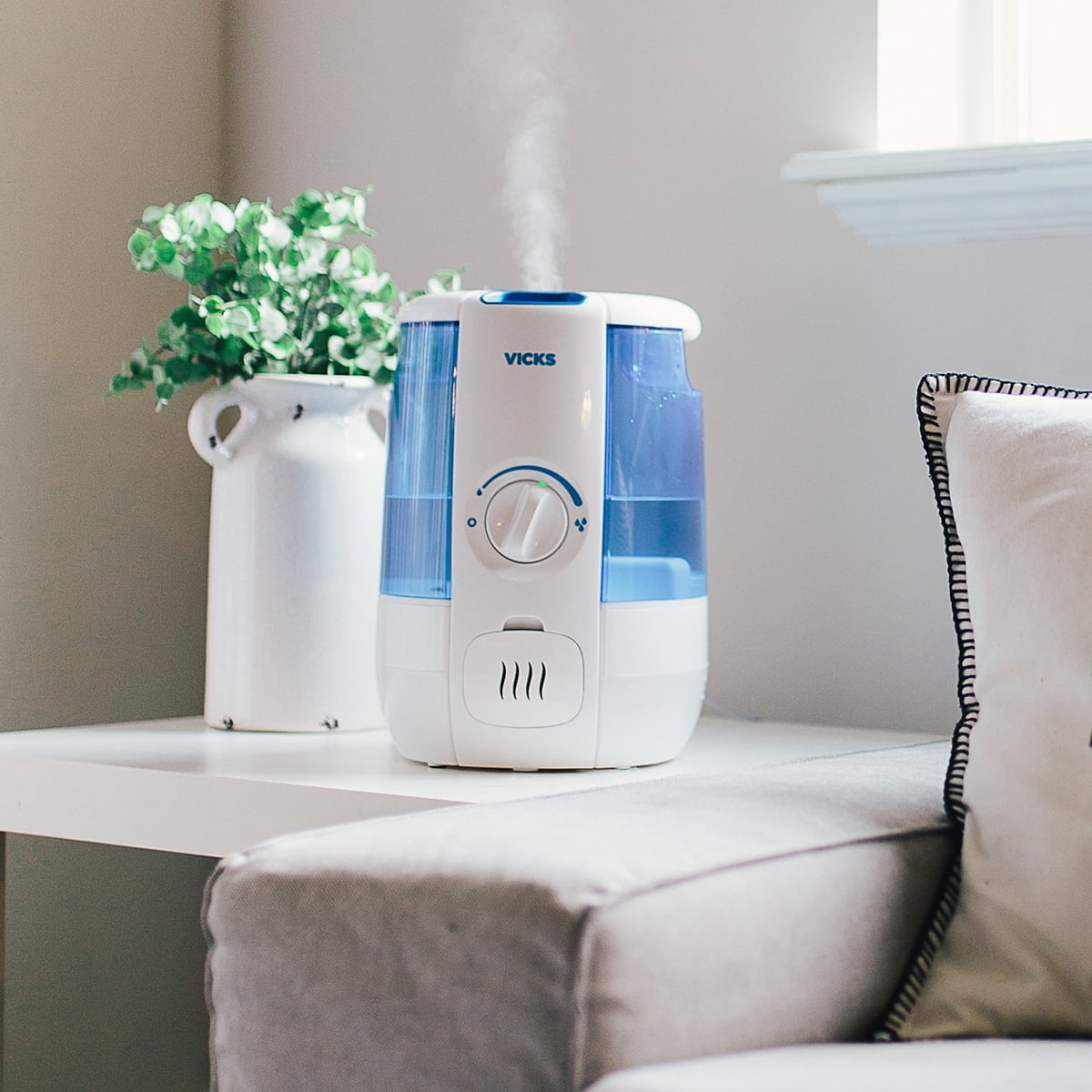 Vicks 1.2 Gallon Cool Relief Filter Free Ultrasonic Humidifier, VUL600, 400 sq. ft