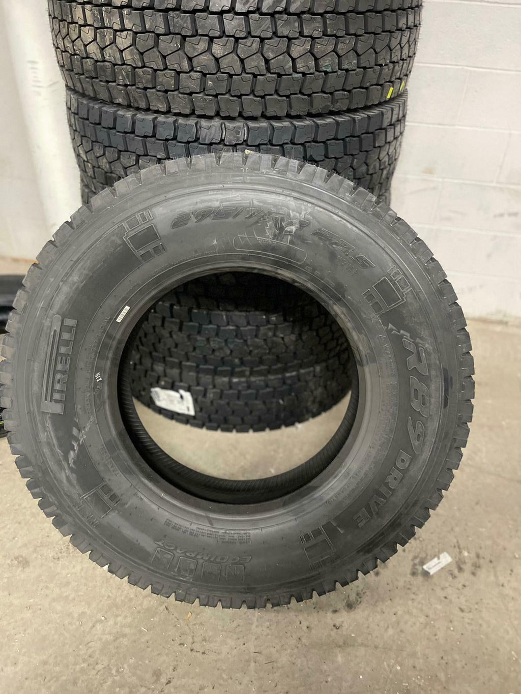 Tire 11R24.5 Pirelli R89 Drive Closed Shoulder 16 Ply M 149/146