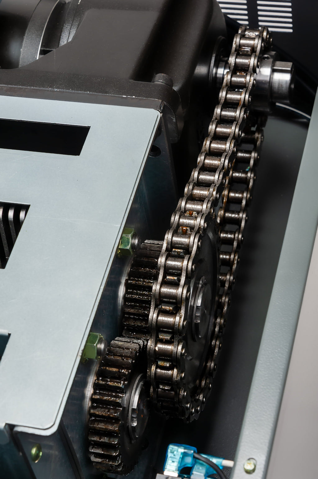 Dahle PowerTEC 808 MS Media Shredder, Destroys Cell Phones, Mini Tablets, SSDs & Flash Drives