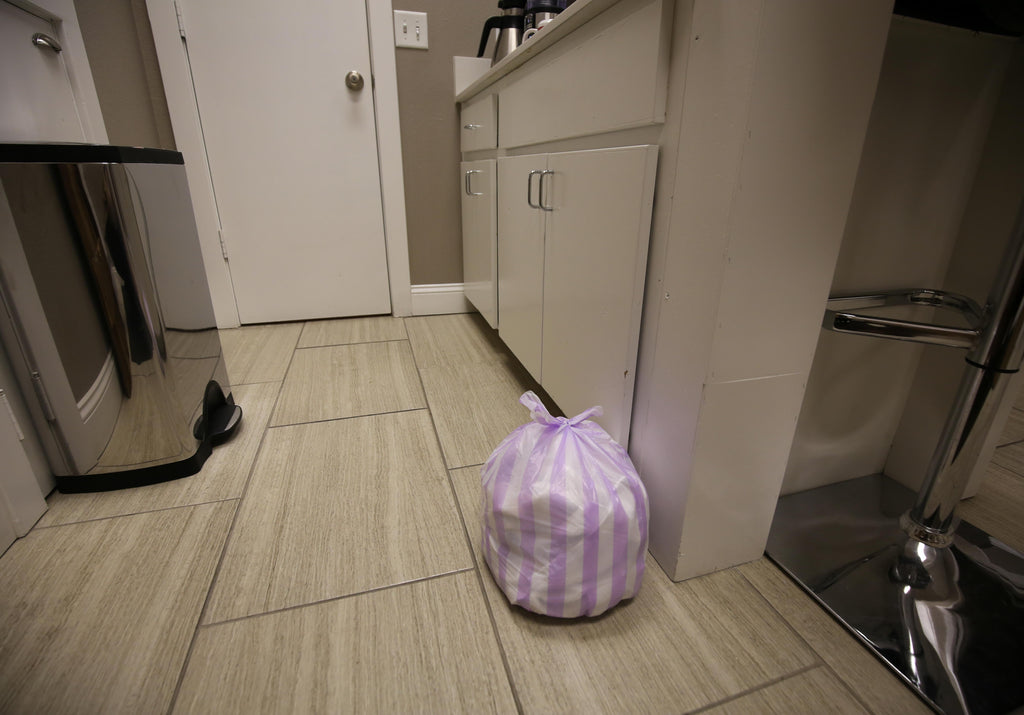 Hero Kitchen Trash Bags, 4 Gallon, 40 Bags (Lavender Scent), Odor Neutralizer, Flap Ties, Lavendar/White