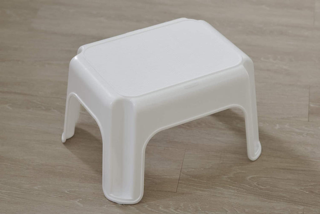 Rubbermaid Basic 1-Step Stool, White