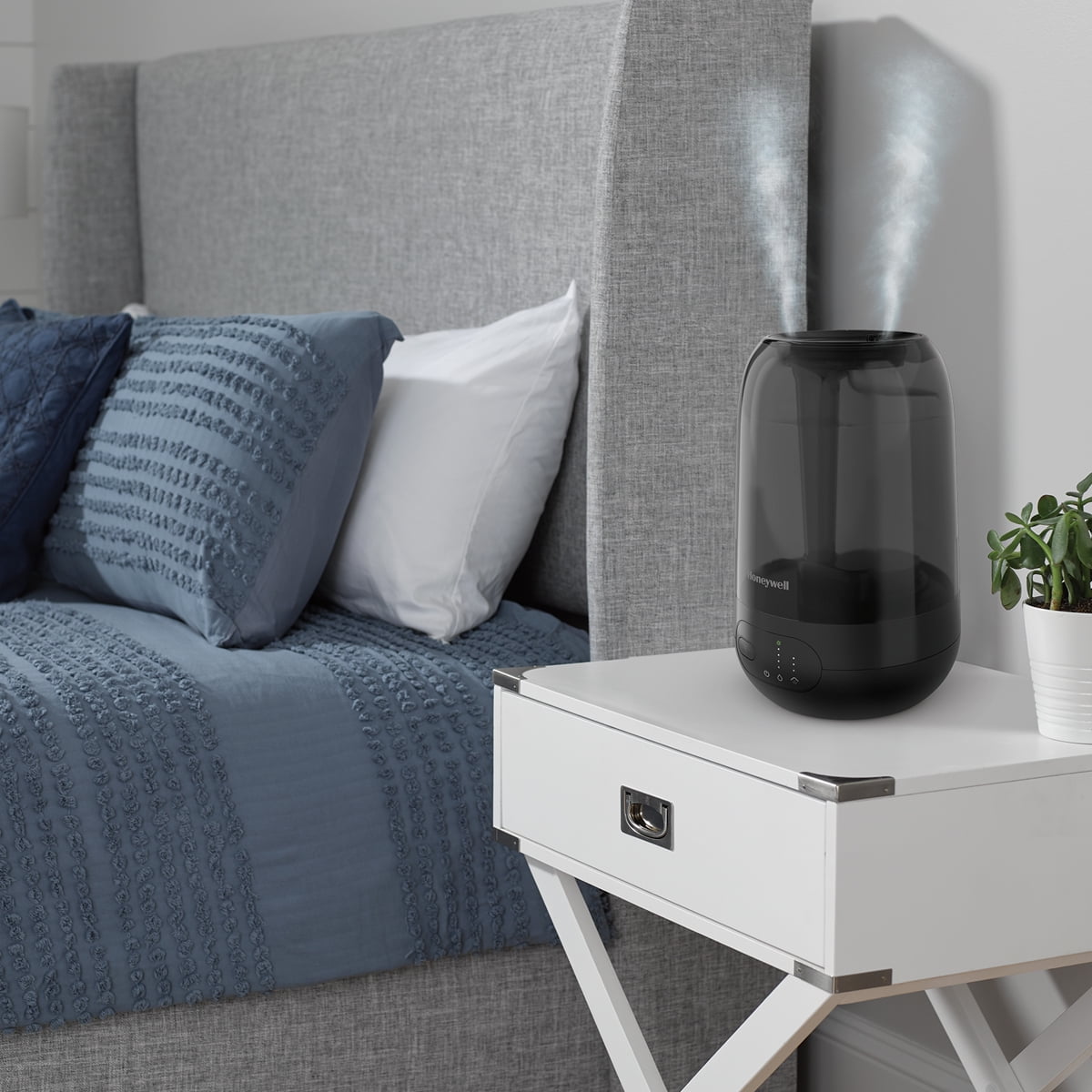 Honeywell Ultra Plus Cool Mist Humidifier for Large Rooms, 500 sq. ft, Black, HUL565B
