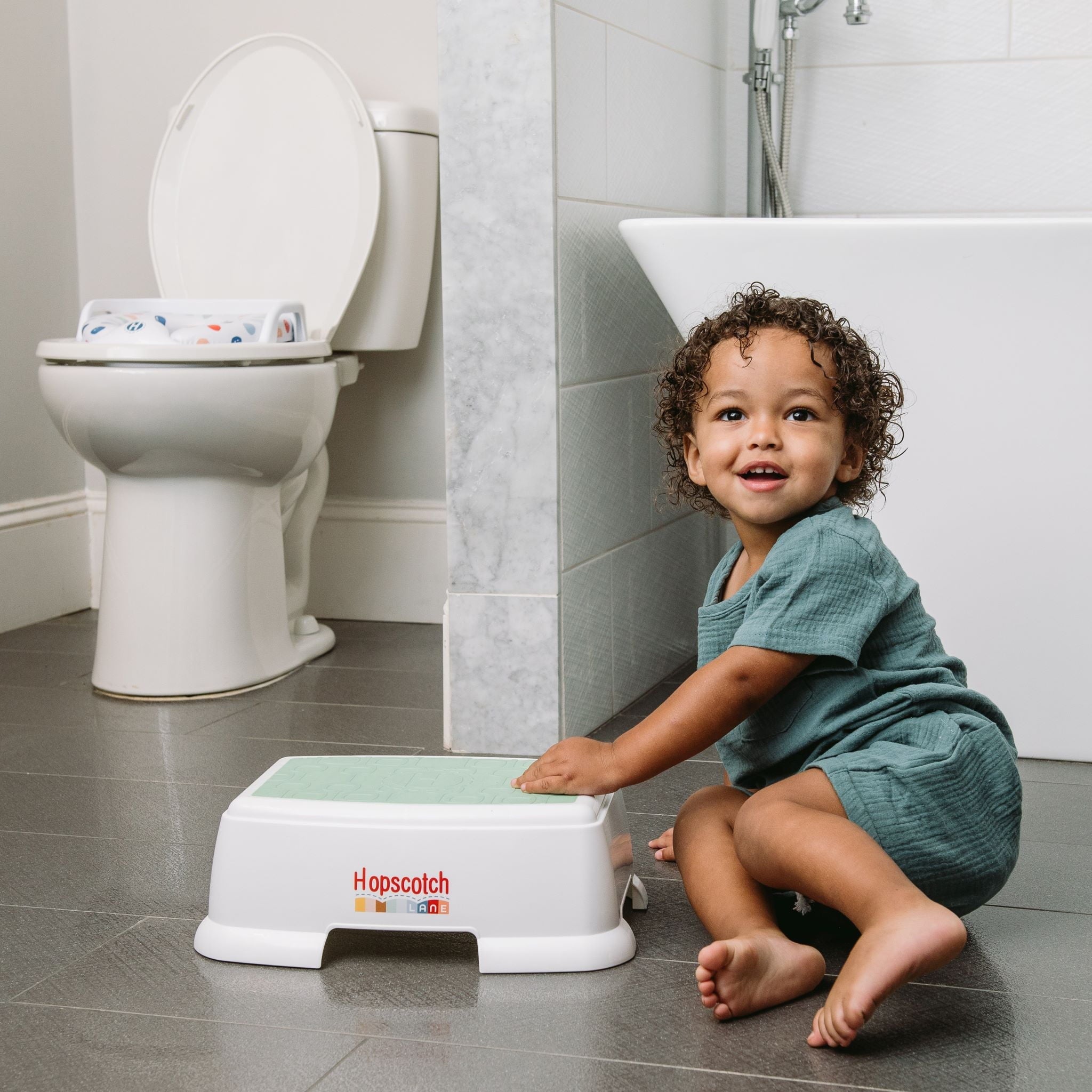 Hopscotch Lane 1-Step Stool for Kids - Unisex | Plastic