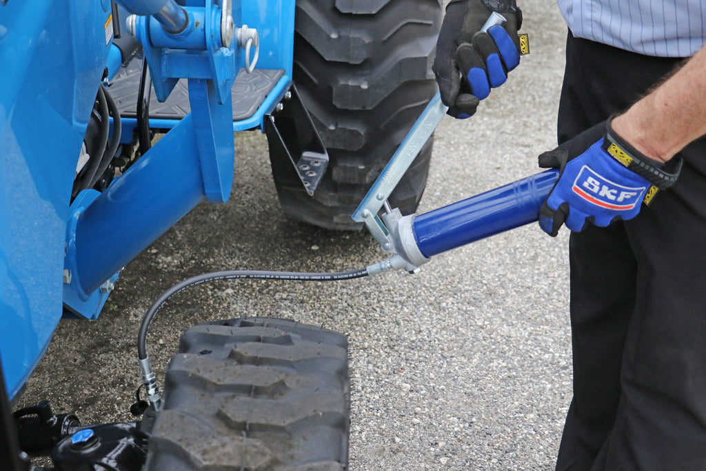 Lincoln Industrial Heavy-Duty Lever-Type Grease Gun w/18" Whip Hose, Blue, 16 Oz. Bulk/14.5 Oz. Cartridge Capacity