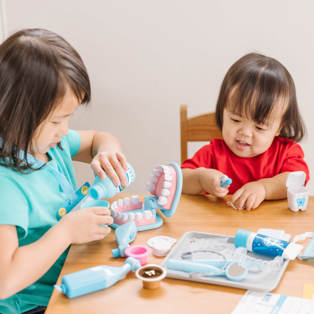 Melissa & Doug Super Smile Dentist Kit With Pretend Play Set of Teeth And Dental Accessories (25 Toy Pieces)