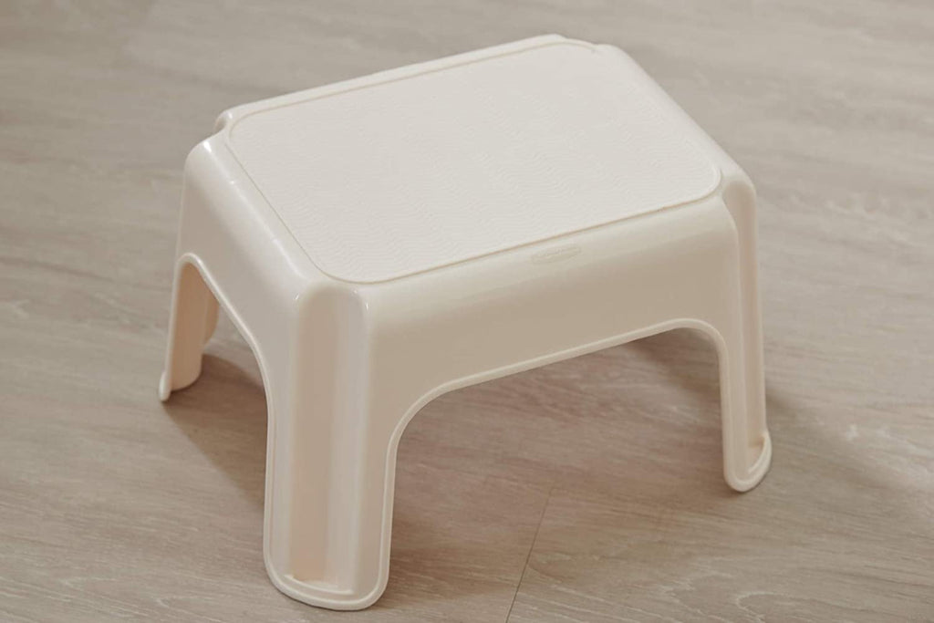 Rubbermaid Roughneck Step Stool, Bisque, Lightweight, Holds up to 300 pounds, Ideal for Kitchen and Bath, Skid-Resistant