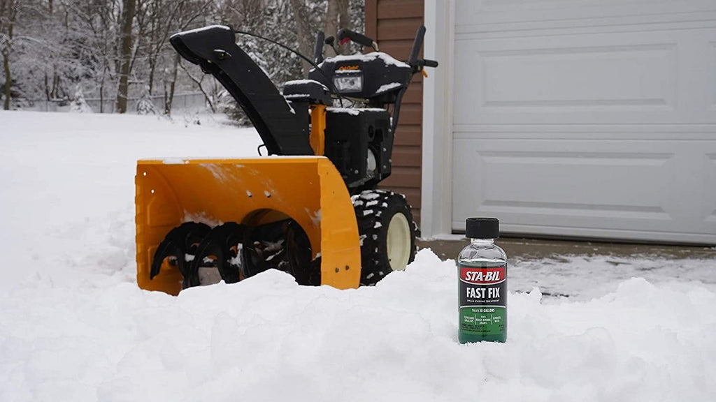 STA-BIL Fast Fix Small Engine Treatment - Cleans Carbs and Injectors - Fixes Rough Running Engines - Eliminates Water - Treats 10 Gallons, 4 fl. oz. 22303, Green