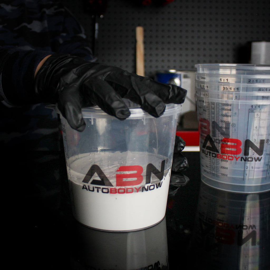 ABN 32 Oz 1000ml Quart Disposable Flexible Clear Graduated Plastic Mixing Cups with Lids 100 Pack Use for Paint, Resin, Epoxy, Art, Kitchen, Baking - Measuring Ratios 1:1, 2:1:1, 3:1:1, and 4:1:1