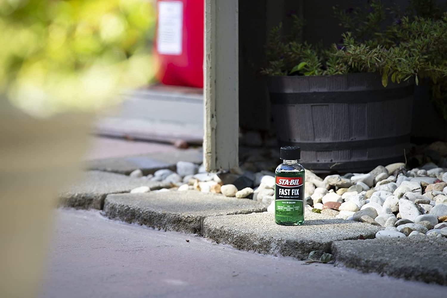 STA-BIL Fast Fix Small Engine Treatment - Cleans Carbs and Injectors - Fixes Rough Running Engines - Eliminates Water - Treats 10 Gallons, 4 fl. oz. 22303, Green