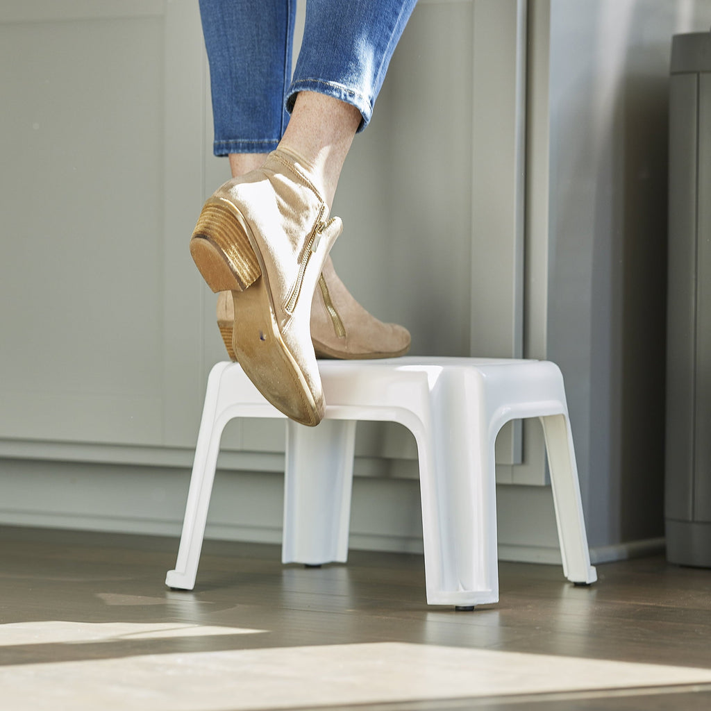 Gracious Living 9.5-Inch Tall, Sturdy Non Slip Plastic Single Level Home Step Stool, White