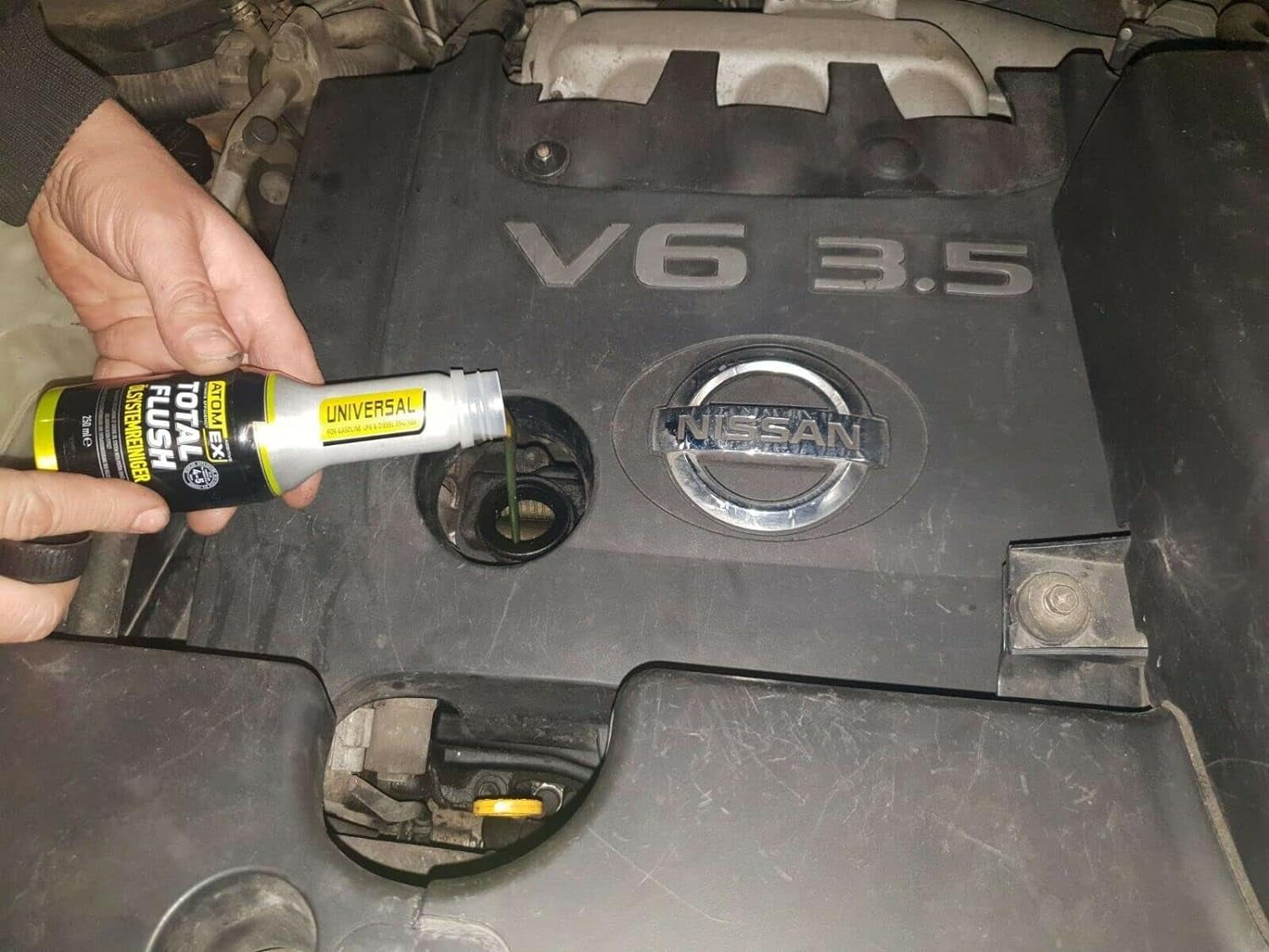 XADO TotalFlush Universal oil system cleaner with Anticarbon effect for Gasoline, LPG and Diesel Engines