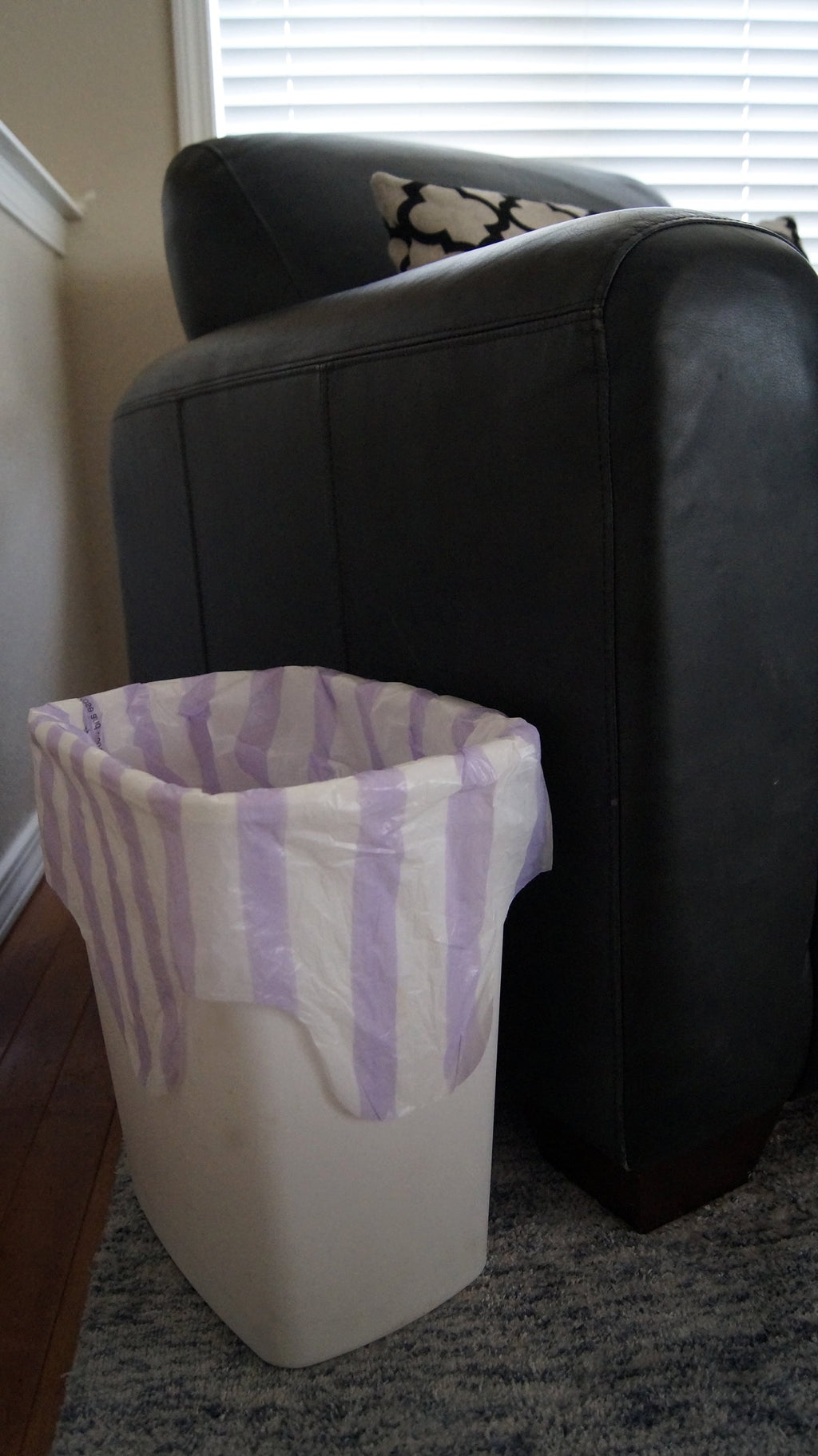 Hero Kitchen Trash Bags, 4 Gallon, 40 Bags (Lavender Scent), Odor Neutralizer, Flap Ties, Lavendar/White