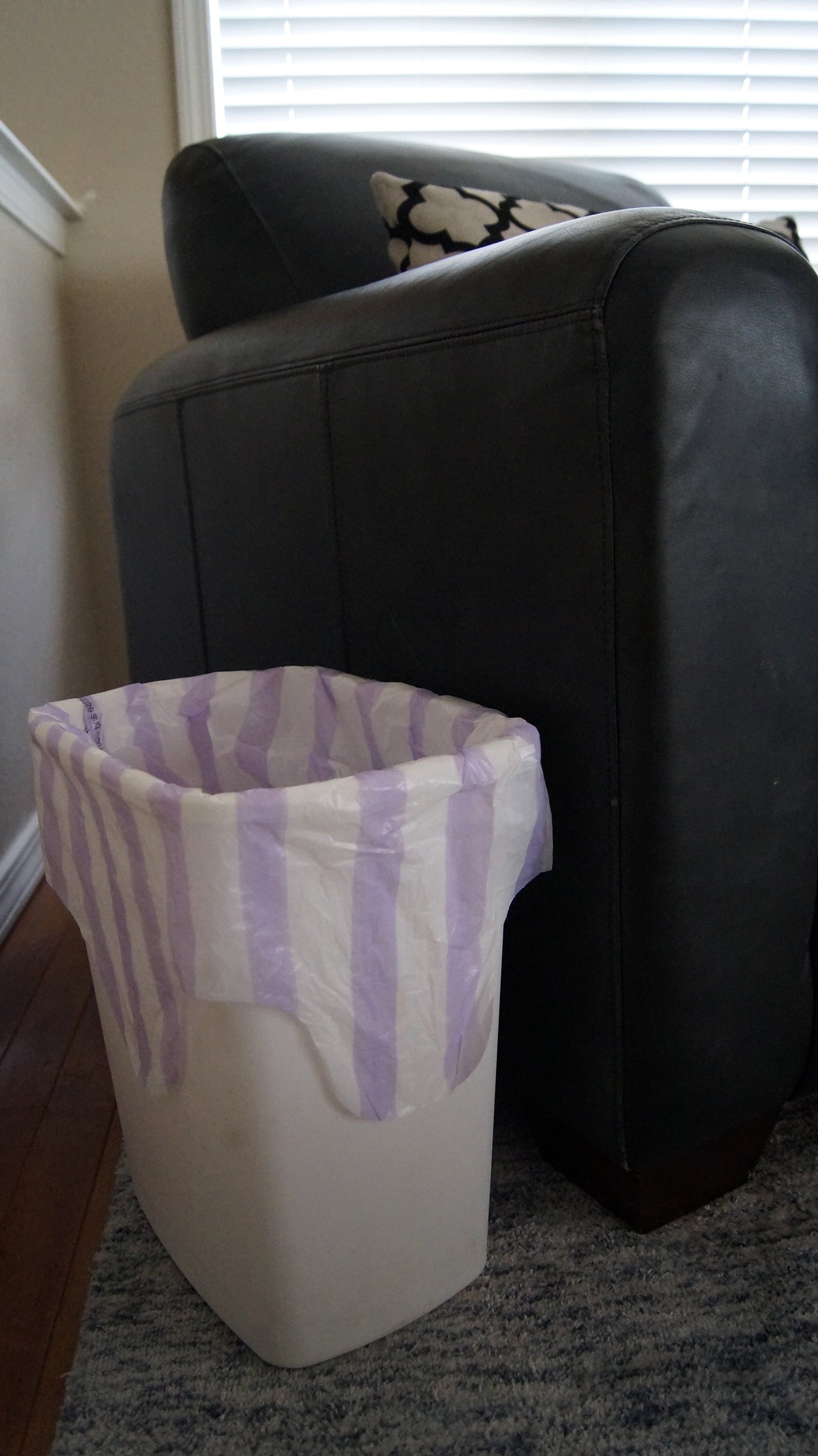 Hero Kitchen Trash Bags, 4 Gallon, 40 Bags (Lavender Scent), Odor Neutralizer, Flap Ties, Lavendar/White