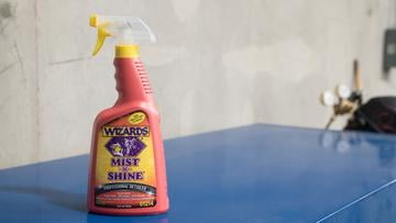 Wizards 22208 Mist-N-Shine Motorcycle Professional Detailer - Multi-Use Glass Cleaner and Scratch Remover for Motorcycle Tool Kit - Adds Gloss to Paint, Chrome and Glass - 8 oz - Made in USA