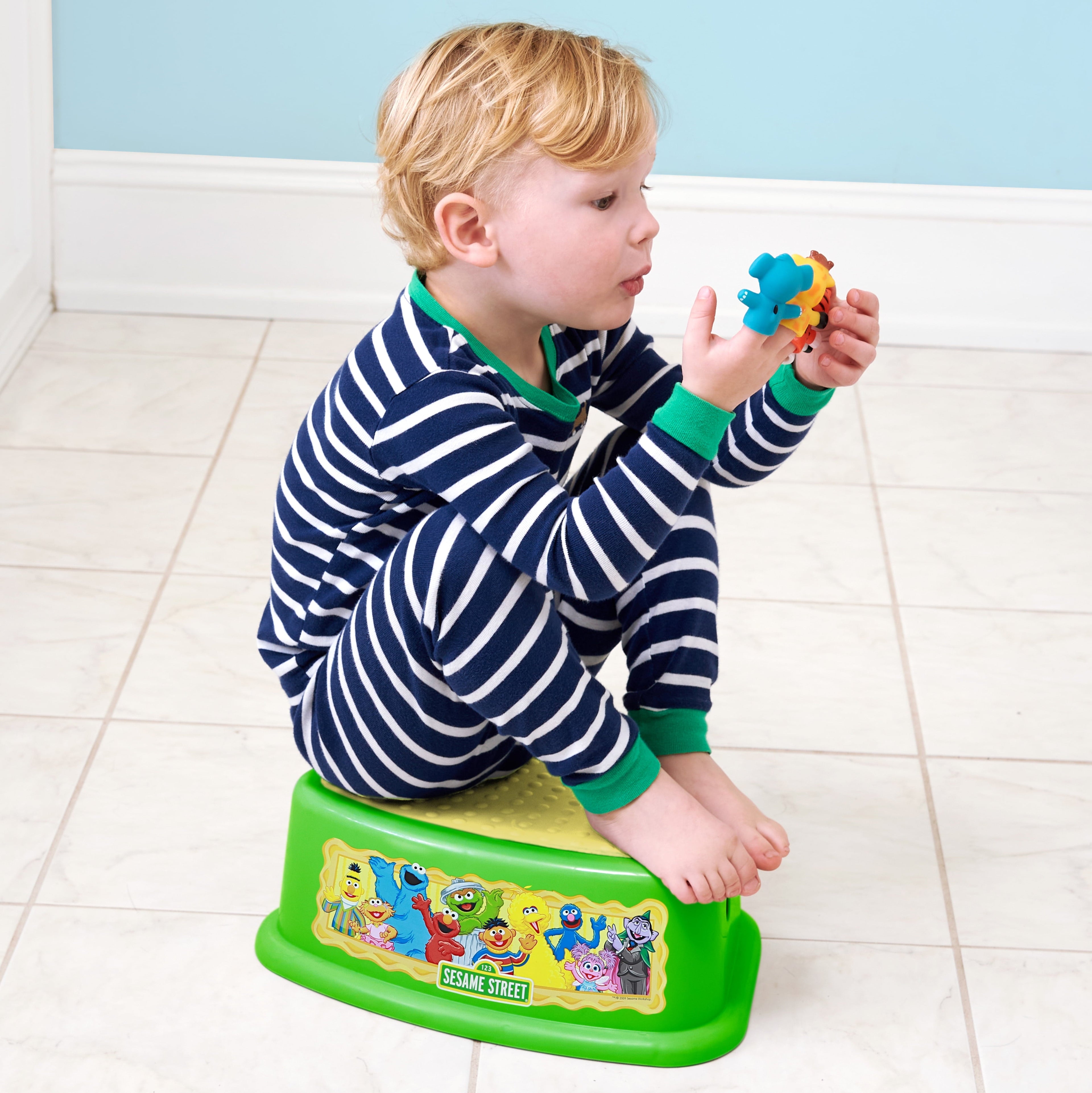 Sesame Street "Framed Friends" Non-Slip Step Stool, Single Step Plastic Step Stool