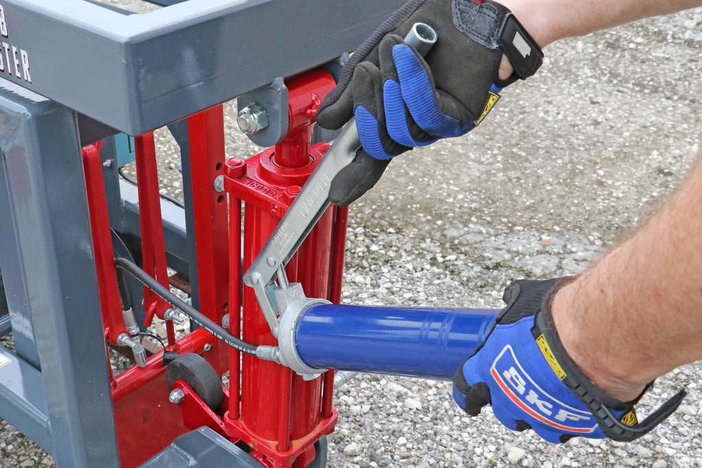 Lincoln Industrial Heavy-Duty Lever-Type Grease Gun w/18" Whip Hose, Blue, 16 Oz. Bulk/14.5 Oz. Cartridge Capacity