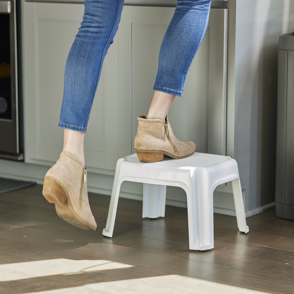 Gracious Living 9.5-Inch Tall, Sturdy Non Slip Plastic Single Level Home Step Stool, White
