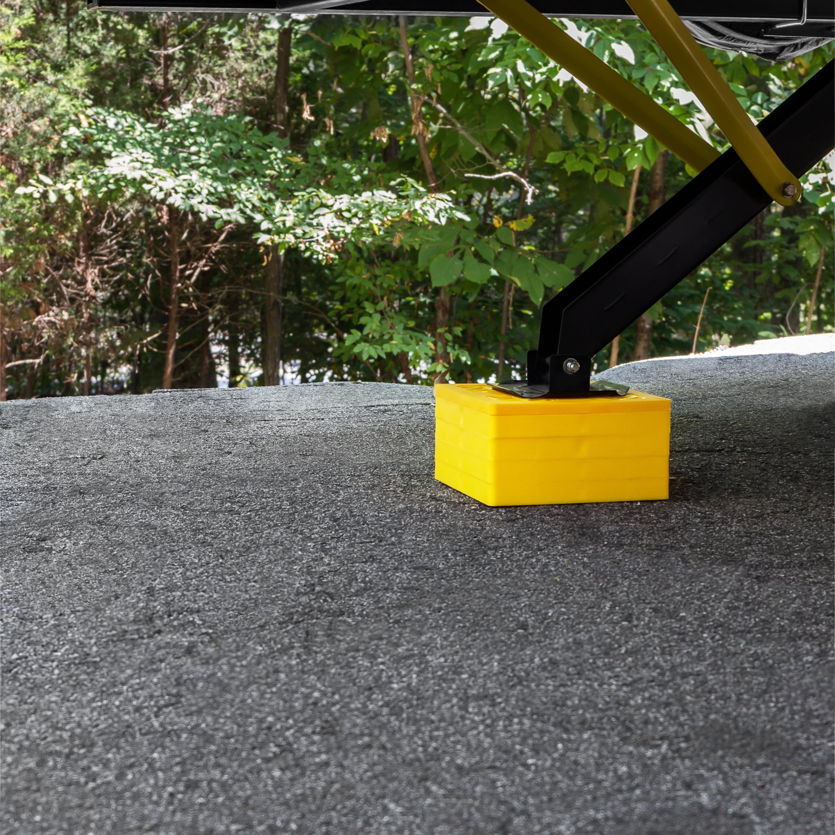 Camco FasTen RV Leveling Blocks | Features a Durable Resin Design and Convenient Carrying Handle | Compatible with Single Wheel, Stabilizer Jacks, and More | 8.5-Inches x 8.5-Inches x 1-Inch (21022)