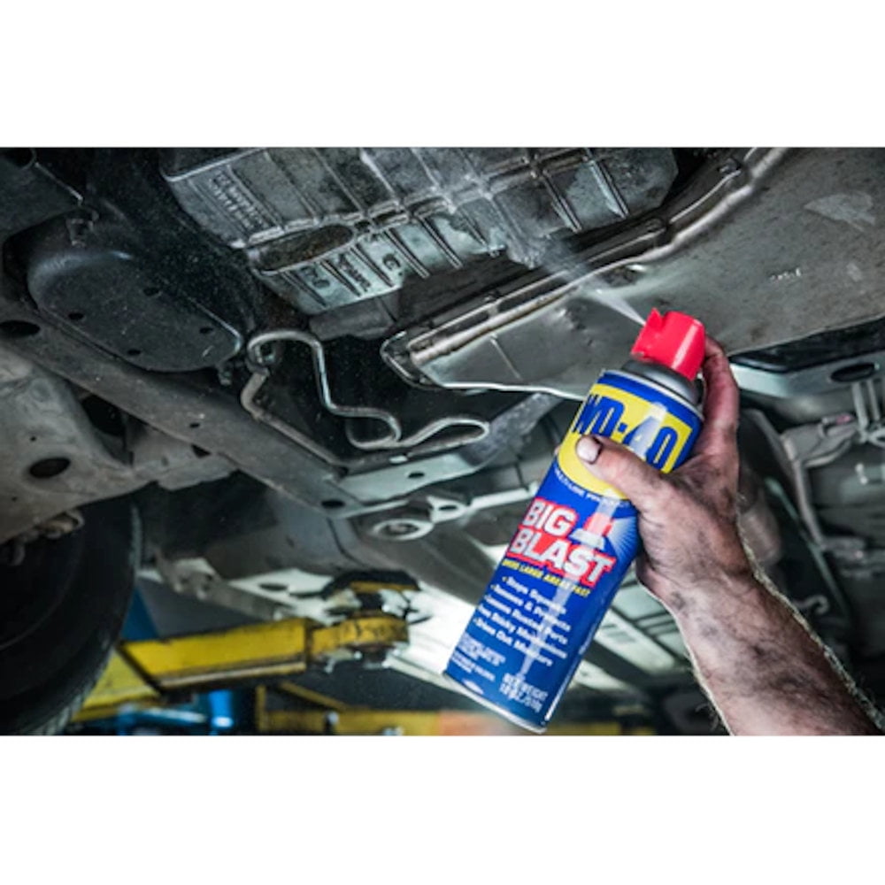 Original WD-40 Formula, Multi-Use Product Big-Blast, Multi-Purpose Lubricant with Wide Nozzle Spray, 18oz