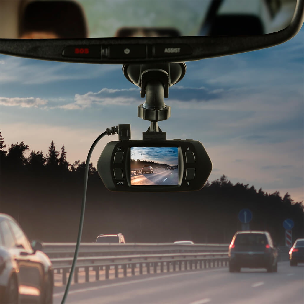 YADA 720P HD Roadcam Universally Compatible Window Mounted Dash Cam, 2" LCD Display, Loop Recording, G-Sensor Day/Night Security