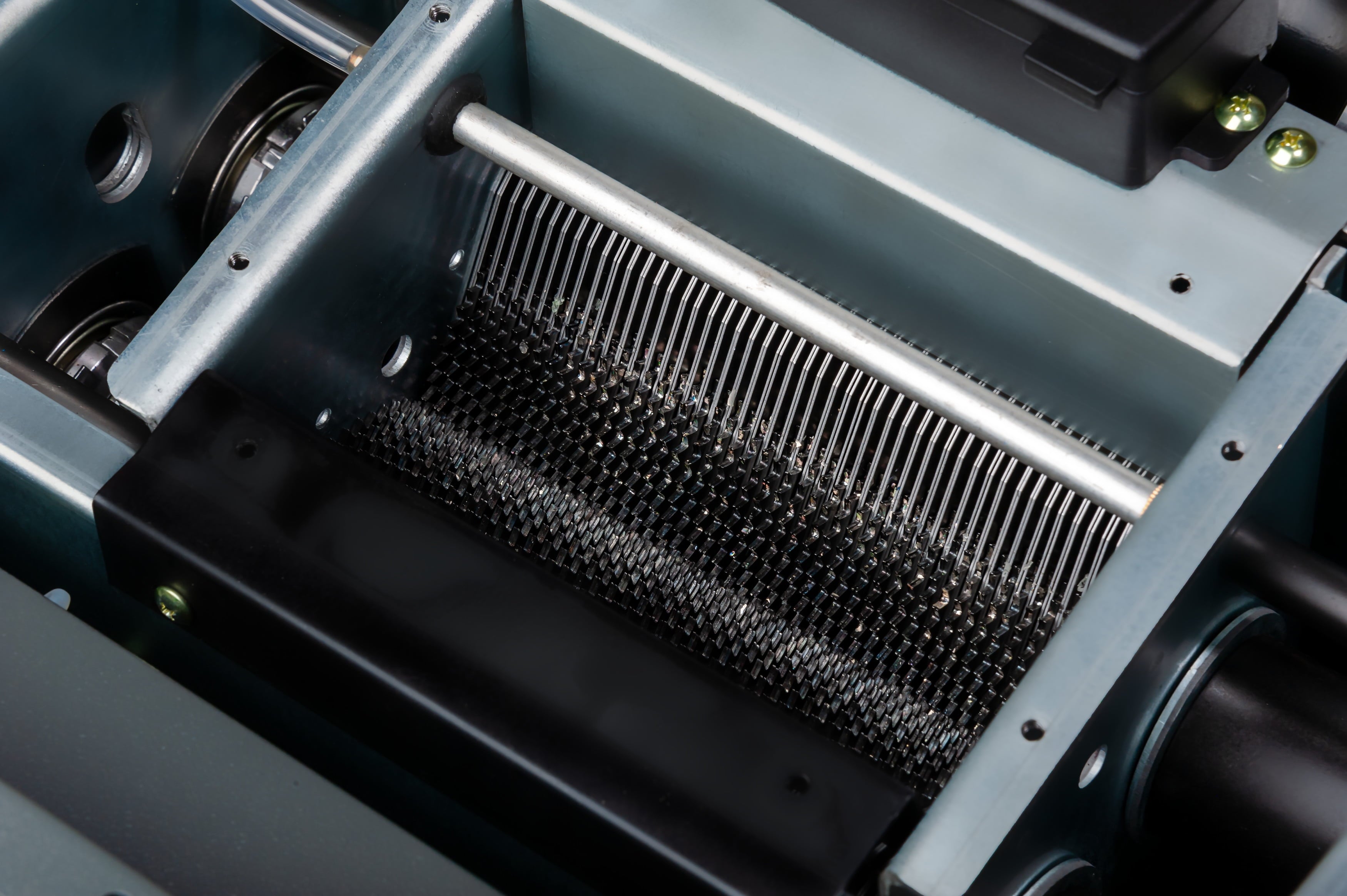 Dahle PowerTEC 717 OS Optical Media Shredder for Top-Secret CDs/DVDs, Auto Oiler, Level O-5