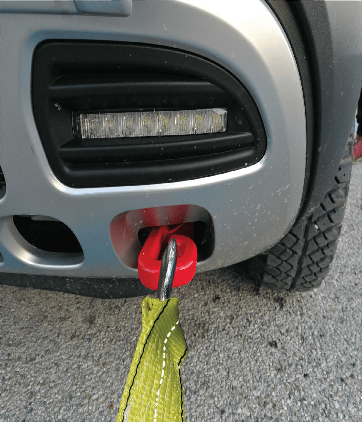 Everest 2" x 30'  Reflective Tow Strap with Forged Hooks, 3,333 lb W/LL, 1-Pack