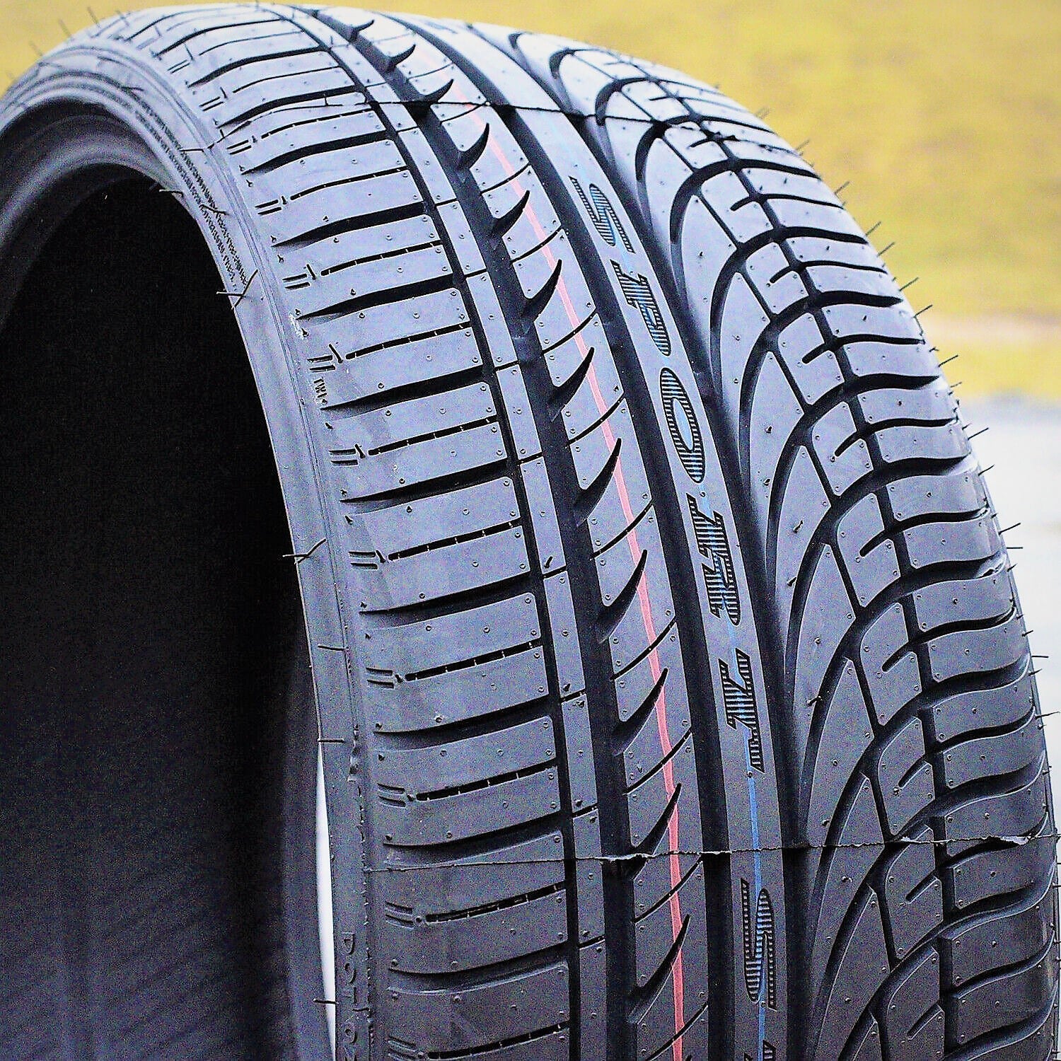 Fullway HP108 305/35R24 112V XL AS A/S Performance Tire