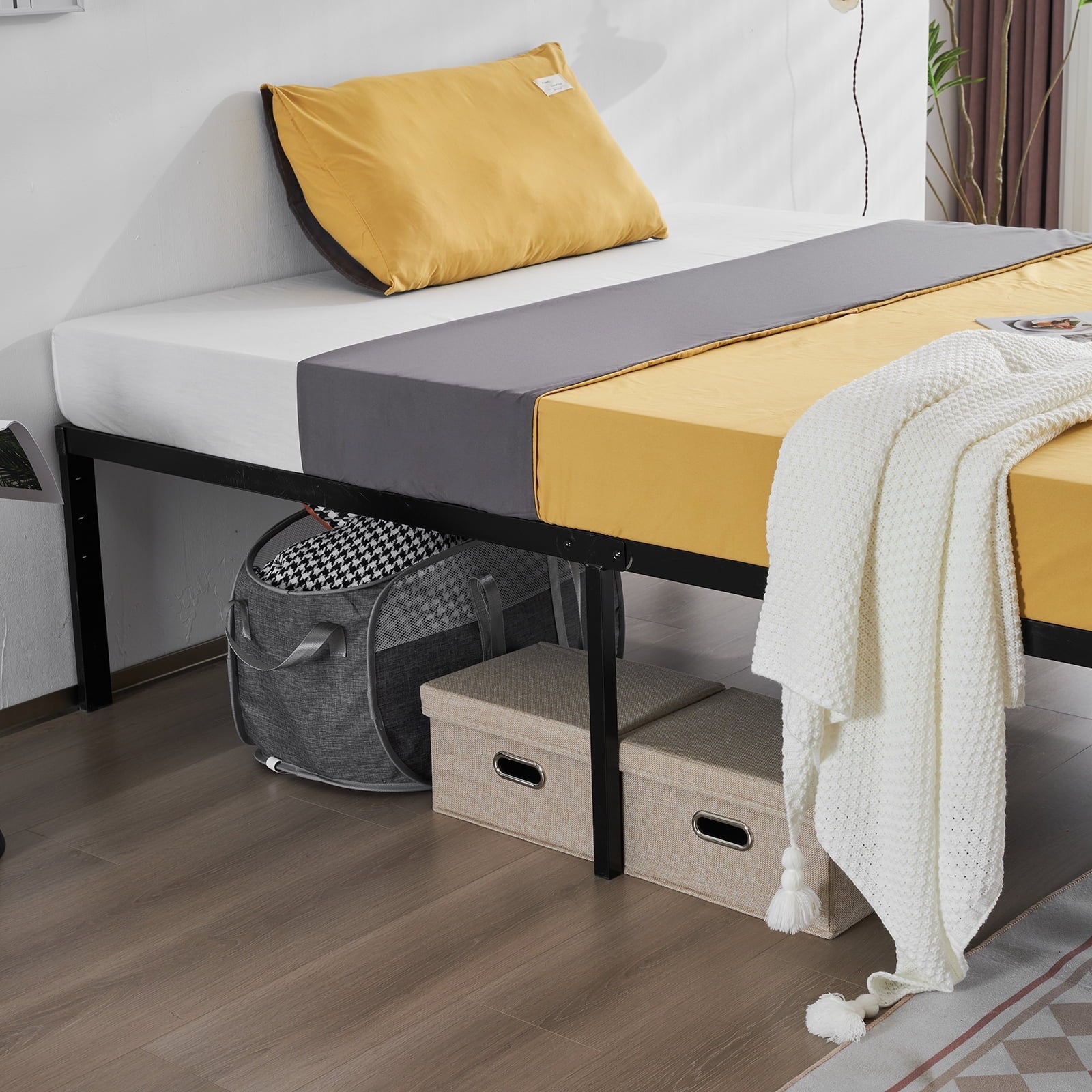 UBesGoo Metal Platform Bed Frame, 18 Inches High, King, Black